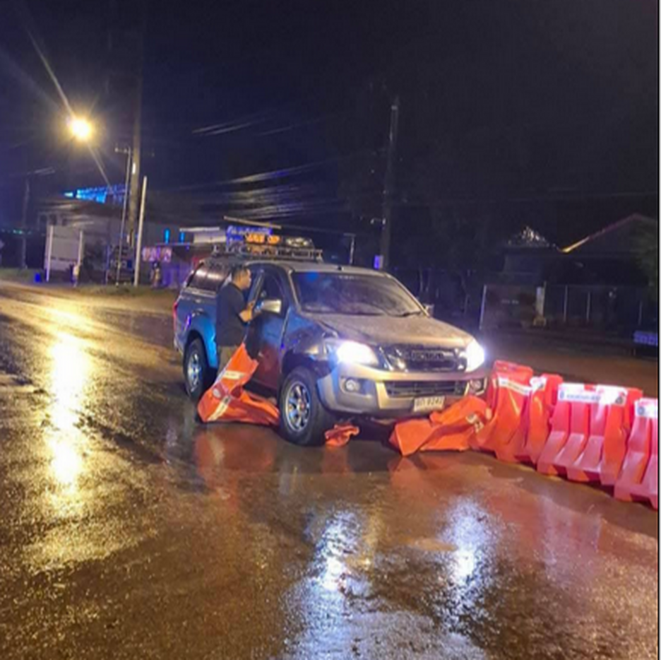 Screenshot 2025-11-01 at 09-09-33 Newเหตุการณ์กระบะเสียหลักพุ่งชนแบริเออร - ไทยบ้านผือ